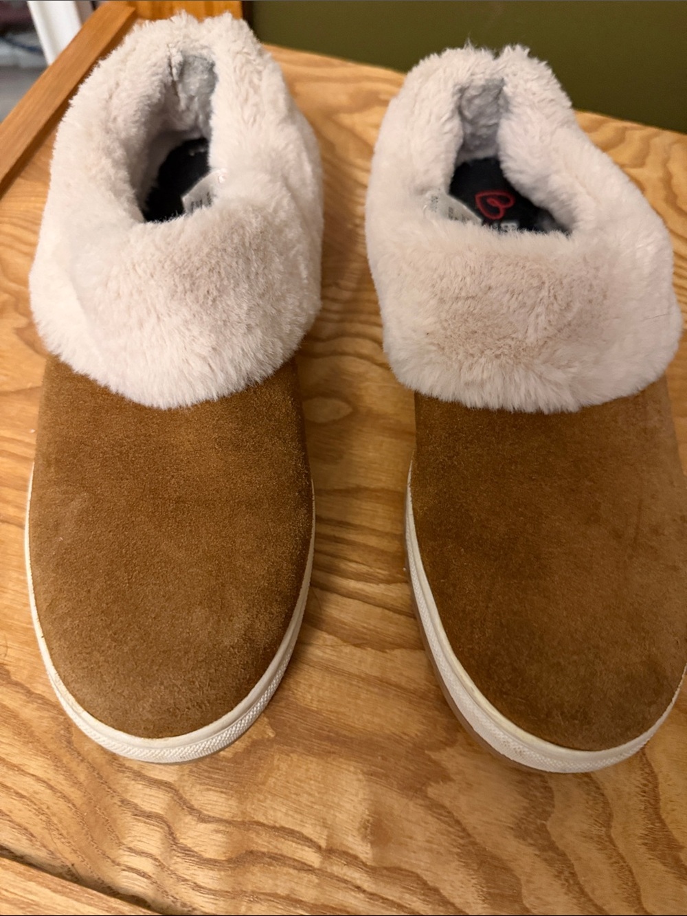 Cozy Faux Fur Cuff Slippers 7M - Chestnut Suede